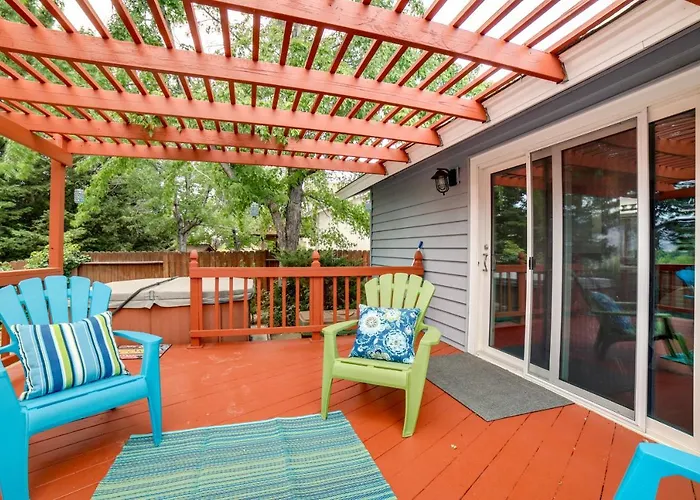 Pet-Friendly Reno Hideaway With Private Hot Tub!